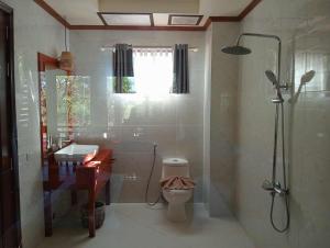 Et badeværelse på Paradise Resort + 75 billeder