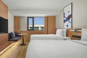 En eller flere senge i et værelse på Fairfield by Marriott Beijing Capital Airport + 32 billeder