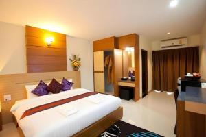 En eller flere senge i et værelse på Amnauysuk Hotel