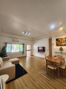 a living room with a couch and a table at 198 House in Ban Khlong Pleo