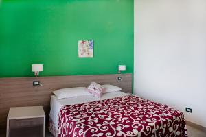 Ένα ή περισσότερα κρεβάτια σε δωμάτιο στο B&B A due Passi dal Mare
