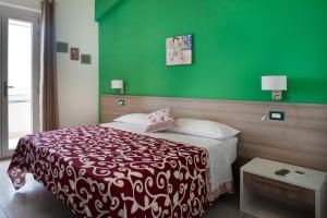 Ένα ή περισσότερα κρεβάτια σε δωμάτιο στο B&B A due Passi dal Mare