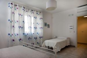 Ένα ή περισσότερα κρεβάτια σε δωμάτιο στο B&B A due Passi dal Mare
