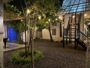 En have udenfor Por Chey Hotel