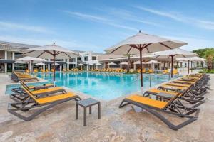 Hồ bơi trong/gần Celuisma Playa Dorada All Inclusive