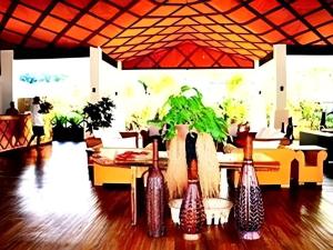 a room with a table with vases on it at Orator Hotel in Siusega