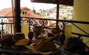 Đồ ăn tại/gần nhà khách +38 ảnh