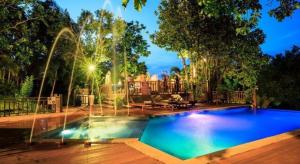 Bazén v ubytování Mayura Hill Resort nebo v jeho okolí