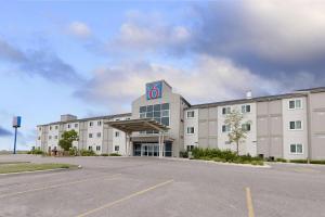 a building with a sign on the front of it at Motel 6-Brandon, MB in Brandon