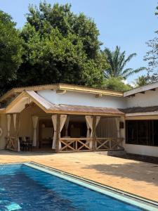 Swimmingpoolen hos eller tæt på Ameg Lodge Kilimanjaro