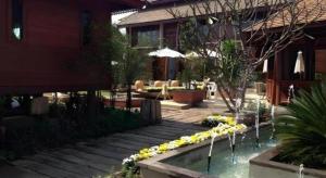 a garden with a fountain in front of a building at Huan Aumpron Resort in Ban Kha Ngam +84 photos