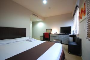 Postel nebo postele na pokoji v ubytování Kokusai Hotel Yamaguchi + 8 fotografií