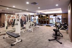 Fitness centrum a/nebo fitness zařízení v ubytování Grand Forward Hotel