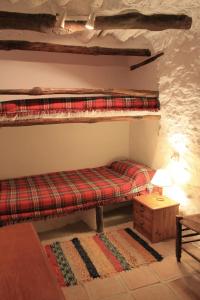 a room with two bunk beds and a table at Apartamento El Refugio de Mecina in Mecina Fondales +28 photos