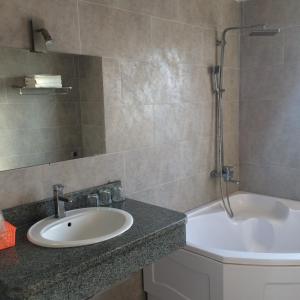 Koupelna v ubytování Chio Hotel