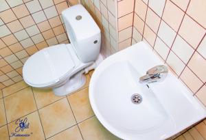 Ванная комната в Hotel Katowice Economy