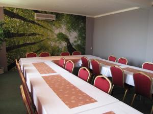 a conference room with a long table and chairs at Hotel Hubert Nové Zámky in Nové Zámky