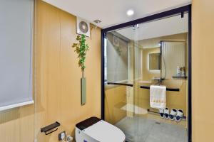a bathroom with a toilet and a glass shower at WEN SI TE HOTEL in Shangta +56 photos