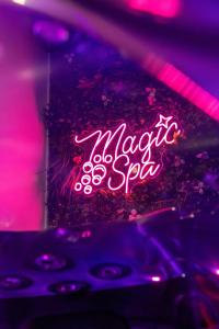 a neon sign that says k pop spa in a room at MagicSpa91 in Chilly-Mazarin