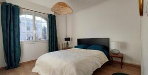 a bedroom with a large bed and a window at T3 indépendant Villa Heas in Argelès-Gazost