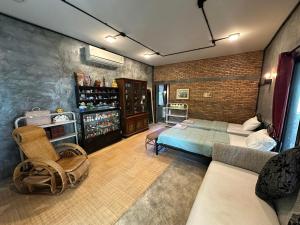 a living room with a bed and a couch at Ban Buarawong บ้านบัวระวงค์ in Ban Nong Faek
