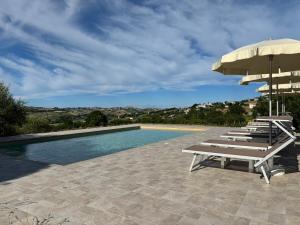Swimmingpoolen hos eller tæt på Gastronomic B&B CarloCarla