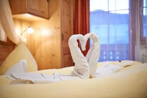Posteľ alebo postele v izbe v ubytovaní Gourmet-Hotel Grünwald