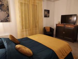 a bedroom with a bed and a television in it at L'Escale Saint Georges - 5 min d'Auxerre in Saint-Georges-sur-Baulche +13 photos