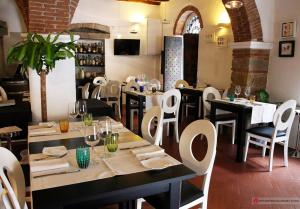 A restaurant or other place to eat at La Locanda dell'Officina