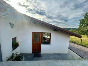 a white house with a door and a window at Studio Ittre in Ittre