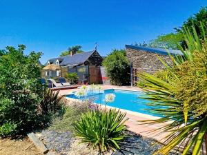 a swimming pool in front of a house at Petite parenthèse au gîte Layon in Les Garennes sur Loire