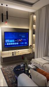 Et tv og/eller underholdning på Private apartment with a classy character