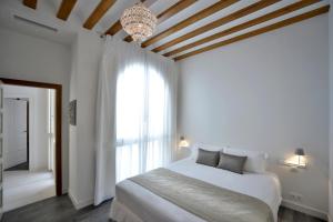 El Armador Casa Palacio by Luxury Suites Cádiz客房内的一张或多张床位
