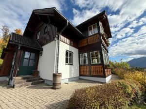 Bygningen som villaen ligger i