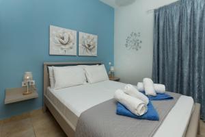 a bedroom with two towels on a bed at Anastellar in Kissamos