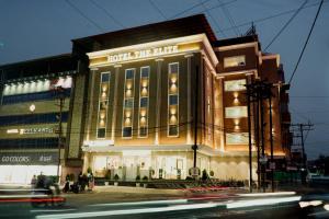 a building on the corner of a street at Hotel The Elite in Jabalpur
