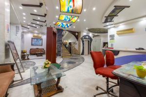 Et opholdsområde på Hotel Legend International -Just a min walk from New Delhi Railway Station