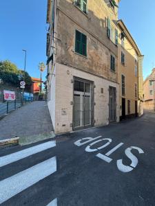 a street with a stop sign on the side of a building at Cà du Local in Arenzano