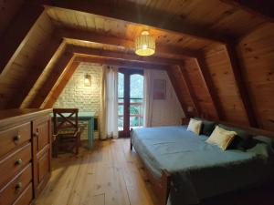 a bedroom with a bed and a table in a attic at Welpen Chapa in Mar del Plata