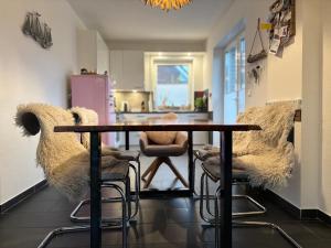 Et opholdsområde på Haus Nordseeliebe mit Außensauna, Outdoor Dusche und Wallbox