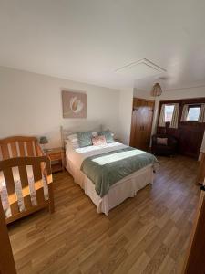 En eller flere senge i et værelse på Mill Lane Farm Holiday Cottages