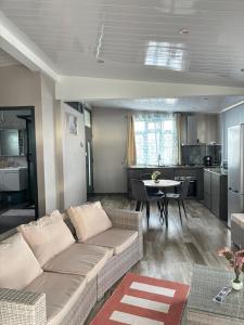 een woonkamer met een bank en een tafel bij Raj Adventures Hideaway - 7 Cascades in Vacoas