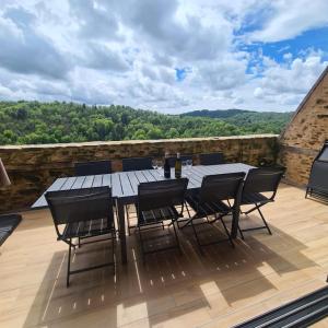 Ban công/sân hiên tại Aubié superbe propriété pour 20 avec piscine +30 ảnh