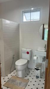 a bathroom with a toilet and a sink at บุณยาเพลส เด่นชัย แพร่ in Den Chai