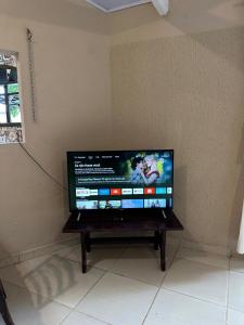 TV/trung tâm giải trí tại Loft Aconchegante Ubatuba