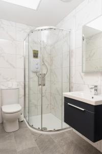 Et badeværelse på Ashe Street + 20 billeder