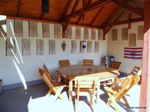 Dining area sa guest house