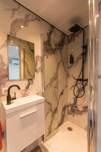 a bathroom with a sink and a shower at Tiny Boat House #5 in Garnwerd