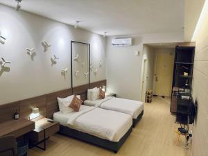 a hotel room with two beds and a television at Windmill Upon Hills Genting Highland by El Naura in Genting Highlands