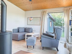 a living room with two chairs and a couch at Lundenbergsand in Simonsberg